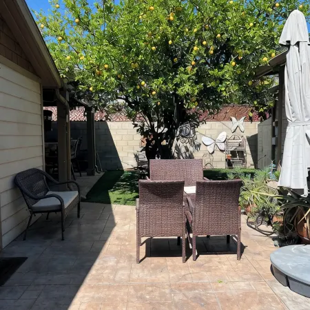 Guest House in Prime Area!