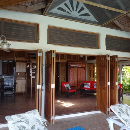 Beautiful, secluded, open plan cottage with spectacular sea views