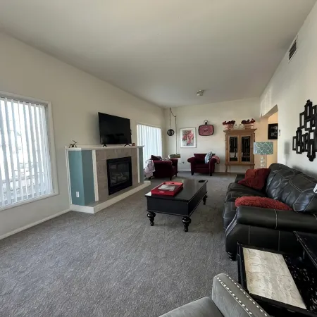 Charming 2-bedroom house in welcoming Klamath Falls with WiFi, AC