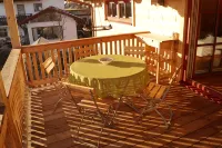 Fantastic apartment in a log cabin in front of the mountains - 公寓