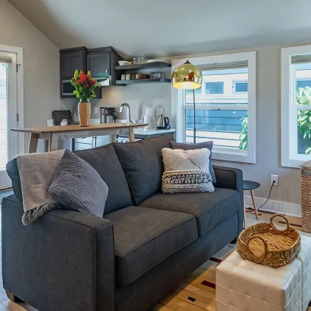 Courtside Cottage - WalkScore 93 - Dog Friendly