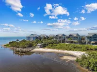 3 Pelicans - Waterfront Condo w Pool & Boat Trailer Parking