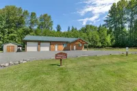 Cedar-sided cabin, RV parking, Kids & Pet friendly - Hytter
