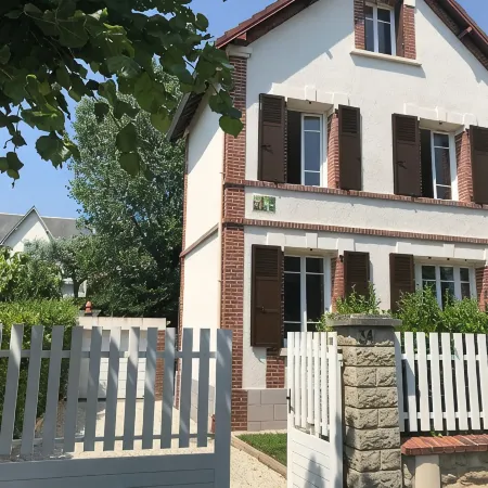 Villa in Cabourg, 3 mn walk from the beach, 9 mn from the casino.