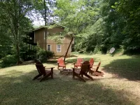 Private retreat at the waters edge of one of NE Ga premier trout streams. - Chalets