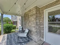 King Bed - Full Kitchen! 1.5 Blocks to Ims and Only 5 Miles to Downtown! Hotels in Speedway
