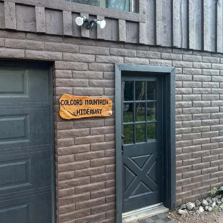 Horse friendly Mountain Hideaway under the rim with scenic views!