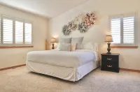 Spacious, Clean Home in Town w/ King En Suite & Hot Tub - Boutique
