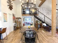 Luxury Horse Barndominium Country Getaway - Wifi