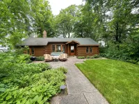 Detroit Lake South Shore - Sandy Beach, 2 Cabins, Slide & Fire Pit - Boutique