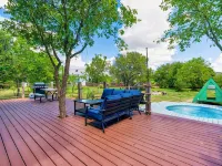 Elegant Birdhouse Cabin with 🔥Heated🔥 Cowboy Pool Hotels in Kyle