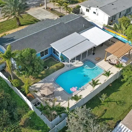 Downtown Cocoa Beach, Heated Pool House Next to Beach
