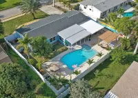 Downtown Cocoa Beach, Heated Pool House Next to Beach - 프라이빗 풀