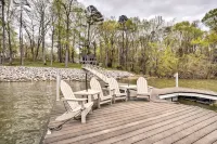 Stylish 3Br Lakefront Home on Kerr Lake