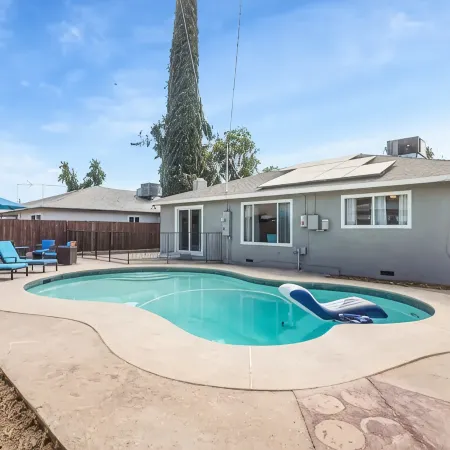 Fresno House | Pool | Fire Pit | Garage | 3/2:Wow!