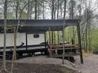 Cozy 2-bedroom RV 1.5 miles from Wolf Creek Marina, Lake Cumberland KY - Wifi