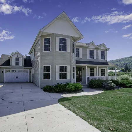 Charming Modern Victorian in the Village of EVL