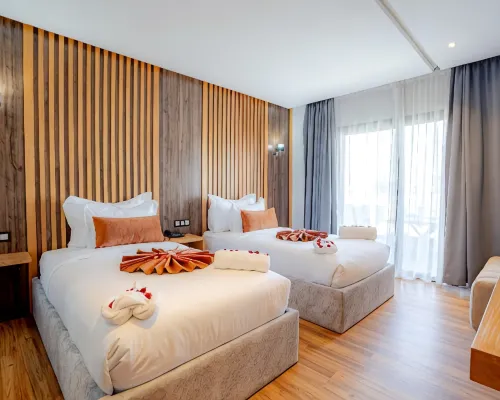 Razane Hotel โรงแรมในเคนิทรา