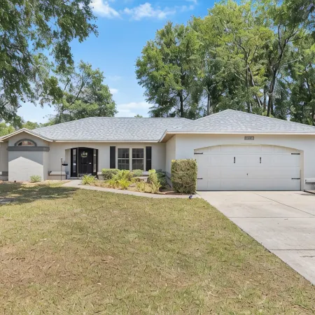 Entire Home near Silver Springs Park and World Equestrian Center/ FirePit