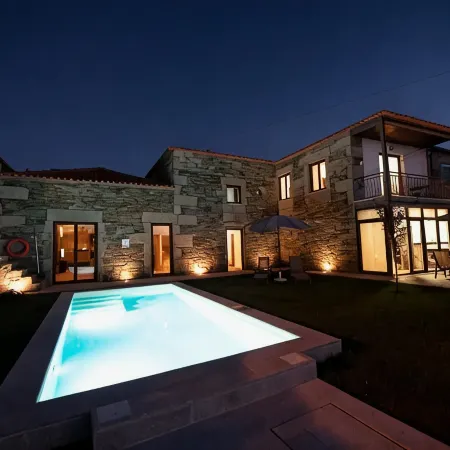 Old house restored in Douro, 5 km from Vila Real. Comfort and tranquility.