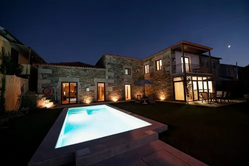 Old house restored in Douro, 5 km from Vila Real. Comfort and tranquility.