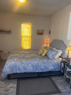 Clean, cozy studio nestled in the Grand -Staircase, near the Parks - 3-Star