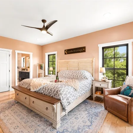 Eagles Nest 5 Bdrm Lake Front Home