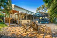 6Br! Sleeps 15+ Htd Pool, Putting Green, Theater, Game Rm, 5 mi to Beaches, Ami - Private Pools