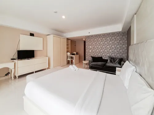 Modern Look and Homey Studio at Mataram City Apartment By Travelio - Condos