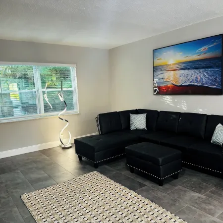 Charming 2-bedroom apartment with AC, WiFi in pleasant Delray Beach