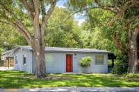 Walk to the Beach & Downtown! Ocean Springs in Perfect Location! Azalea Cottage - Country Houses