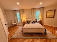 Cozy Elegant Roundhouse Nestled in Woods, 5min from Downtown, with Hot Tub! - Chalets