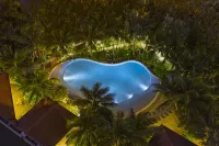Ramada Hotel & Suites by Wyndham Noumea - Pools