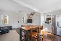 2Br Steps to Oakland Beach Near Airport