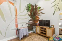 Secluded Tiny Home in Exclusive Paris Mountain!
