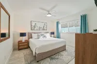 BEST LOCATION! NORTH END OF ANNA MARIA, FL STEPS TO BEACH & DINING -  LOWER UNIT