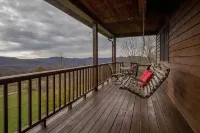 Ranch Home w/ Rolling Hill Views & Hot Tub - 3-Sterne