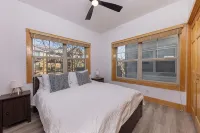 Summit County Basecamp: Escape to the Mountain Lake! Garage-Grill-In Town!