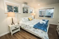 BRAND NEW, COVERED Heated Pool, Baja Ledge, Hot Tub, Large home PS5, WIFI, AC
