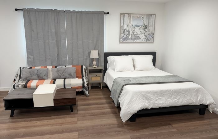 Charming studio in welcoming Glendora with AC, WiFi & full kitchen