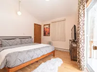 Lake Ariel Winter Getaway: King Bed, Fireplace, Wood Burning Sauna, Skiing Views Hotels in Lake Ariel