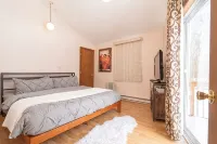 Lake Ariel Winter Getaway: King Bed, Fireplace, Wood Burning Sauna, Skiing Views - Swimmingpools