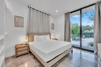Stunning Tropical Pool House North Miami - New Construction - - Pools