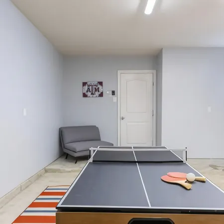 Aggie Escape 4BR+Fire Pit + Yard Games Near A&M