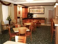 Fairfield Inn & Suites Woodbridge - breakfast