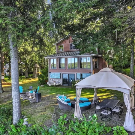 Spacious 5-bedroom lakefront home on pristine Lower Narrows Pond in Winthrop