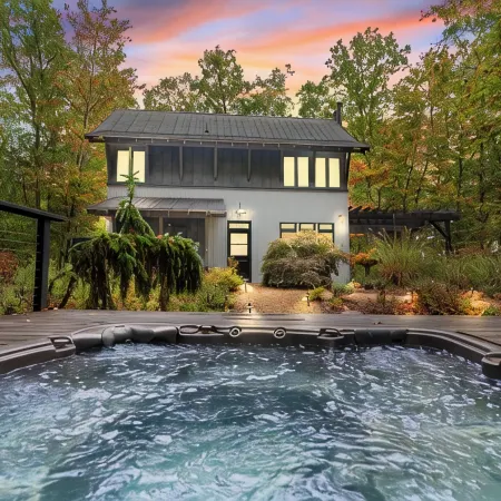 Modern Cabin - Private Mountaintop Location, Hot Tub, Outdoor Shower, Fireplace