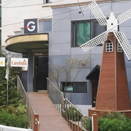 The Garden Hotel Отели рядом с достопримечательностью «Торговый центр Tong-In Store»