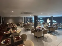 Kiwi Capsule Hotel - bar