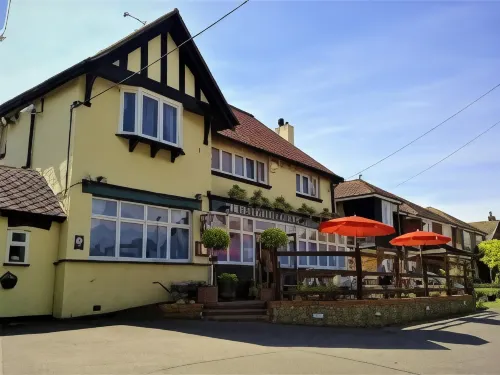 The Horseshoe & Castle - 4-Star